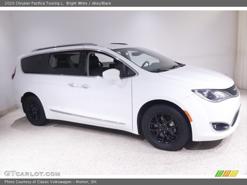 Bright White / Alloy/Black 2020 Chrysler Pacifica Touring L