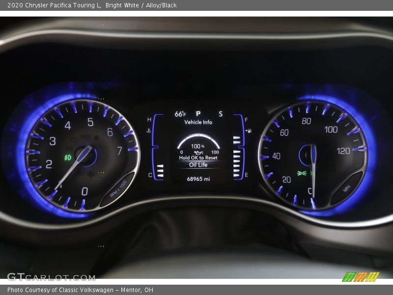 Bright White / Alloy/Black 2020 Chrysler Pacifica Touring L