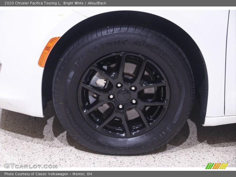 Bright White / Alloy/Black 2020 Chrysler Pacifica Touring L