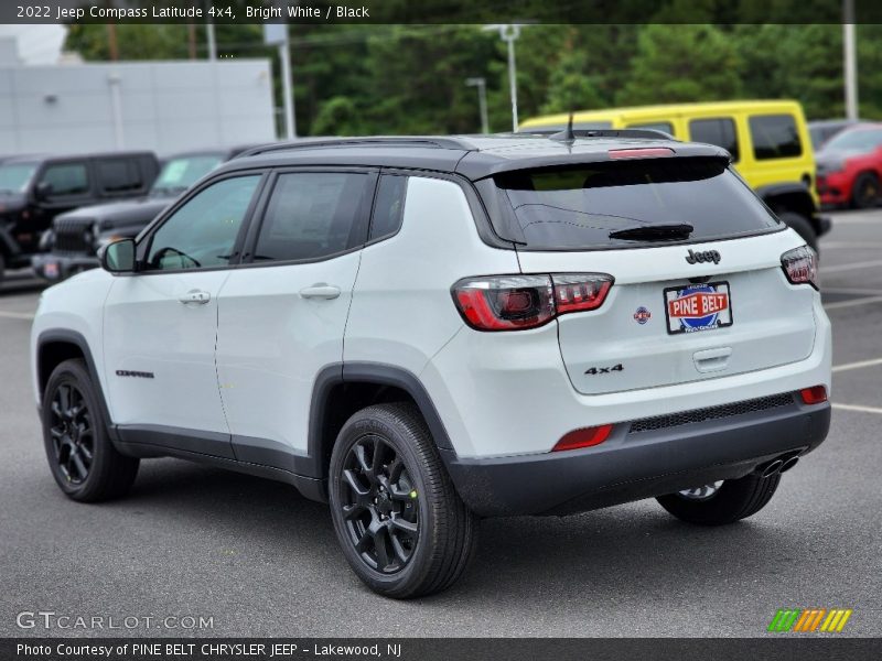 Bright White / Black 2022 Jeep Compass Latitude 4x4