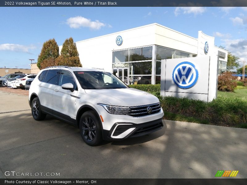 Front 3/4 View of 2022 Tiguan SE 4Motion