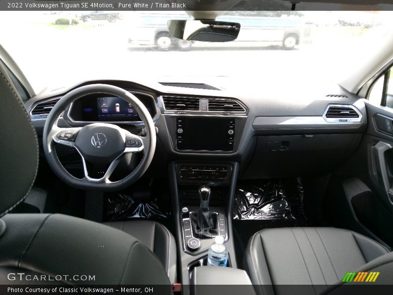 Pure White / Titan Black 2022 Volkswagen Tiguan SE 4Motion