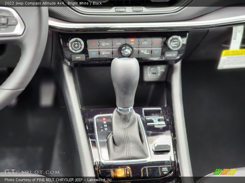 Bright White / Black 2022 Jeep Compass Altitude 4x4