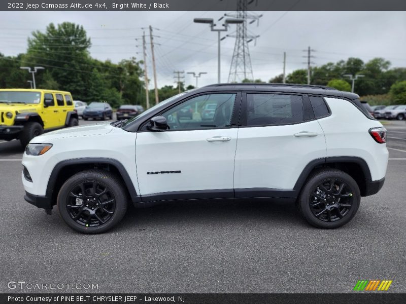Bright White / Black 2022 Jeep Compass Altitude 4x4
