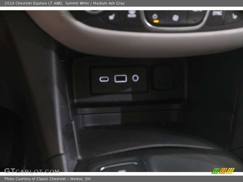 Summit White / Medium Ash Gray 2019 Chevrolet Equinox LT AWD