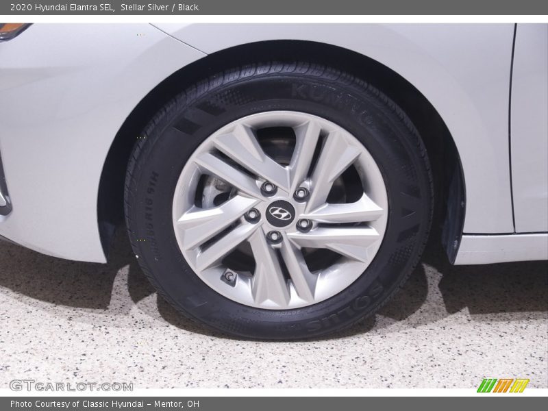 Stellar Silver / Black 2020 Hyundai Elantra SEL