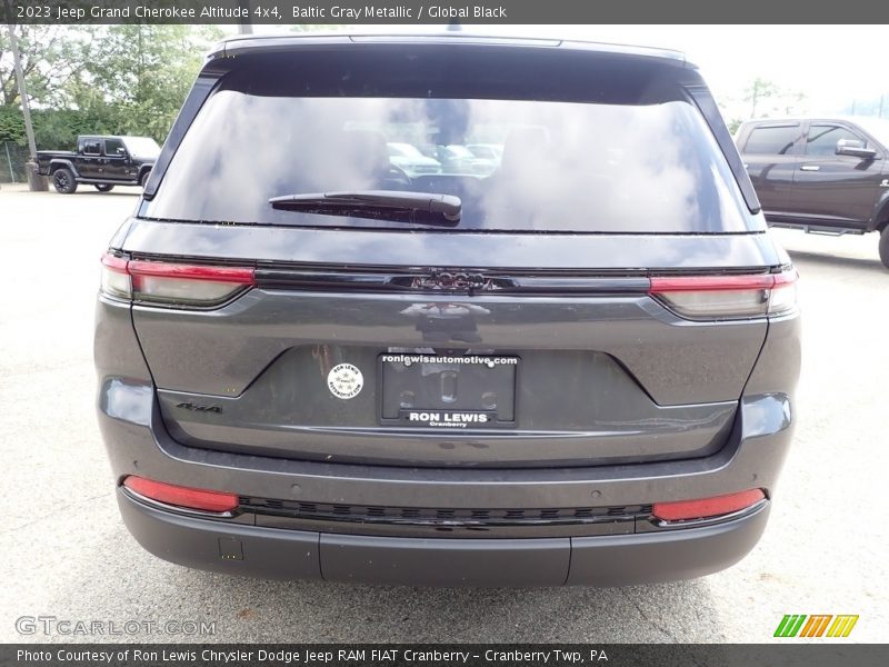 Baltic Gray Metallic / Global Black 2023 Jeep Grand Cherokee Altitude 4x4