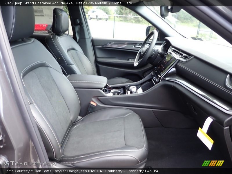  2023 Grand Cherokee Altitude 4x4 Global Black Interior