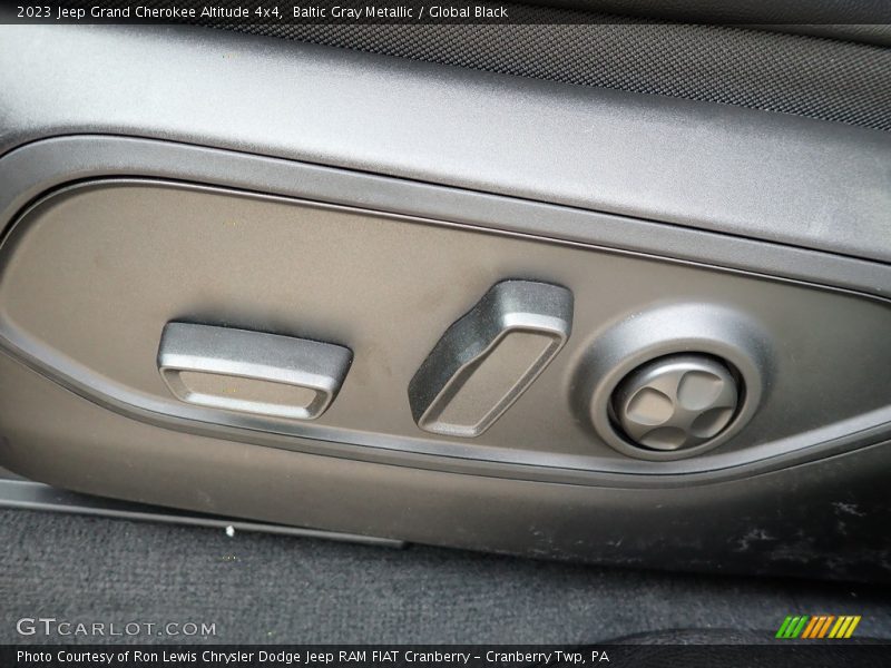 Baltic Gray Metallic / Global Black 2023 Jeep Grand Cherokee Altitude 4x4
