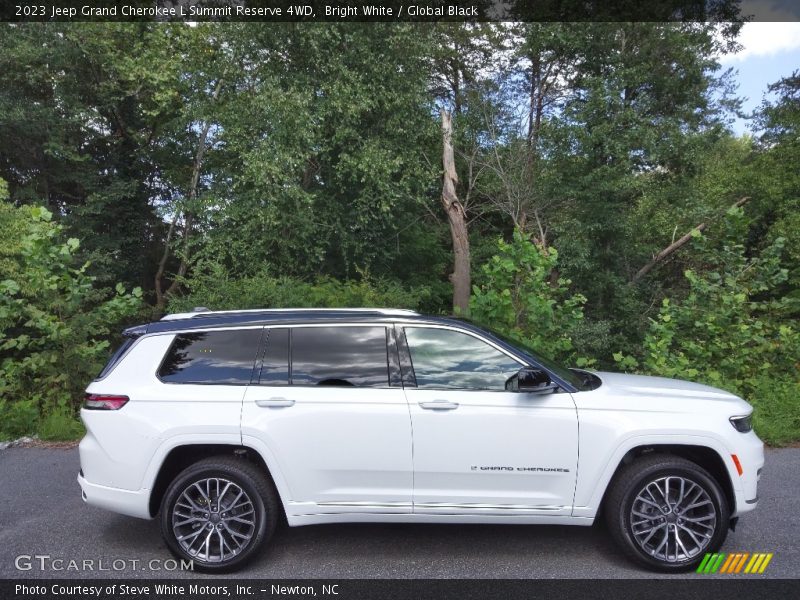 Bright White / Global Black 2023 Jeep Grand Cherokee L Summit Reserve 4WD