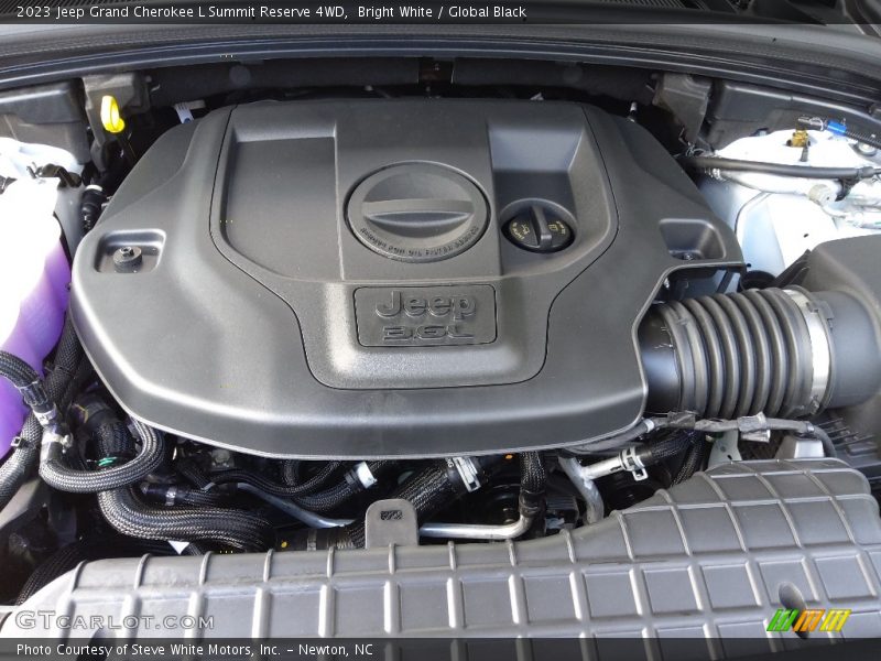 Bright White / Global Black 2023 Jeep Grand Cherokee L Summit Reserve 4WD