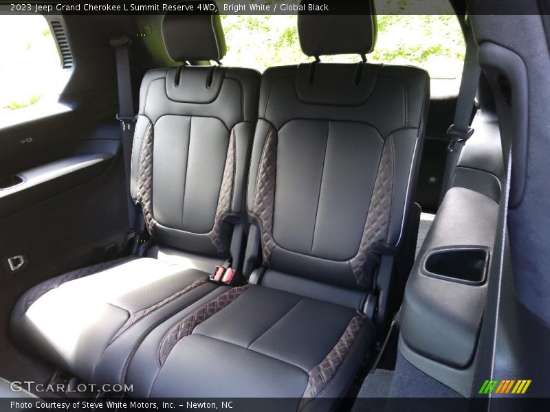 Bright White / Global Black 2023 Jeep Grand Cherokee L Summit Reserve 4WD