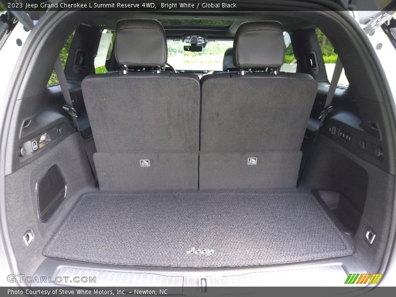 Bright White / Global Black 2023 Jeep Grand Cherokee L Summit Reserve 4WD