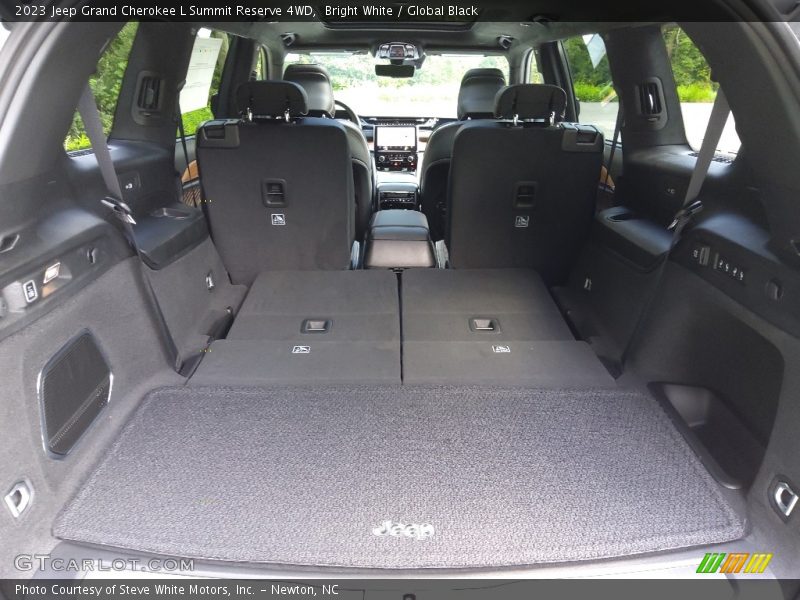 Bright White / Global Black 2023 Jeep Grand Cherokee L Summit Reserve 4WD