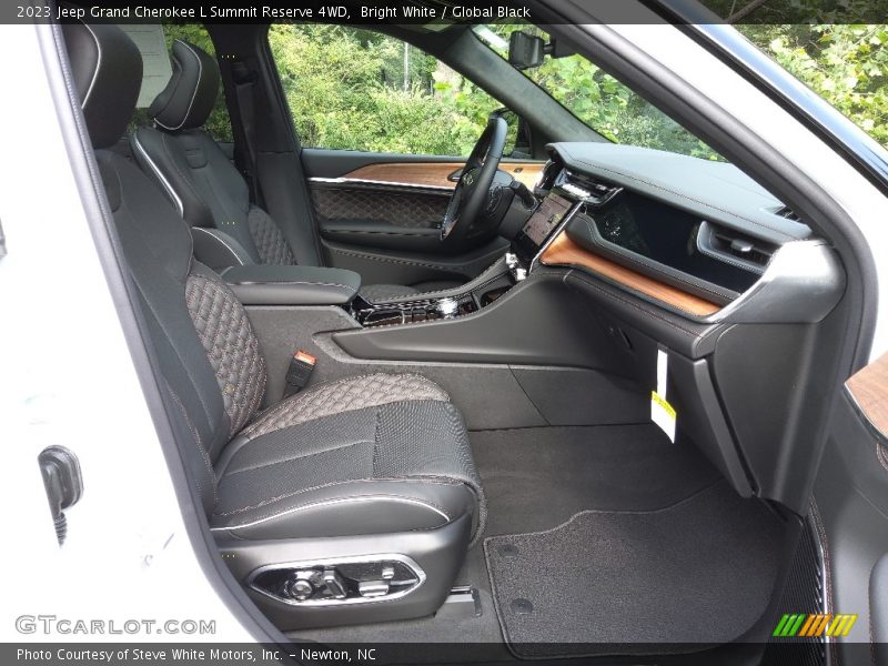 Bright White / Global Black 2023 Jeep Grand Cherokee L Summit Reserve 4WD