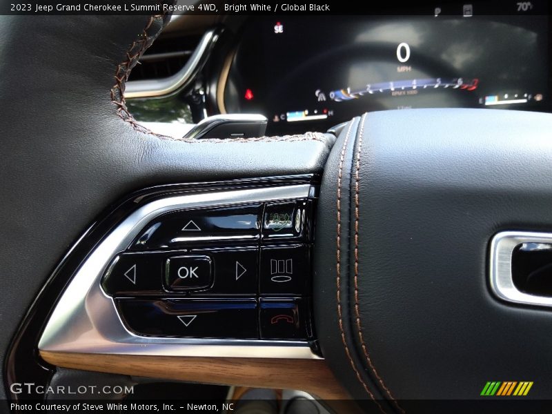 Bright White / Global Black 2023 Jeep Grand Cherokee L Summit Reserve 4WD