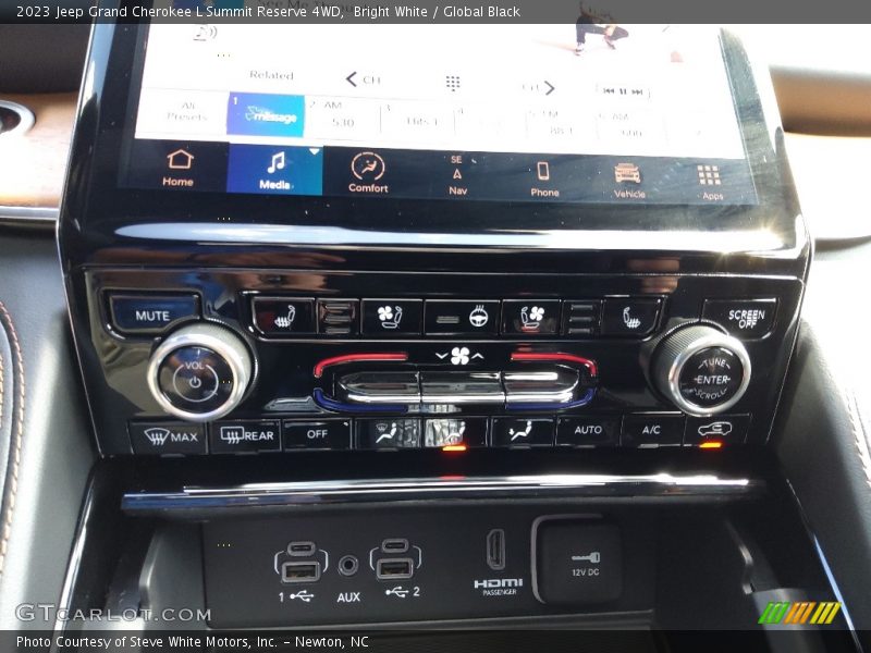 Bright White / Global Black 2023 Jeep Grand Cherokee L Summit Reserve 4WD