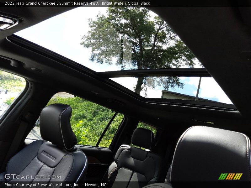 Bright White / Global Black 2023 Jeep Grand Cherokee L Summit Reserve 4WD