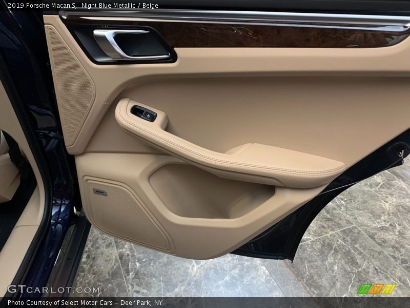 Door Panel of 2019 Macan S