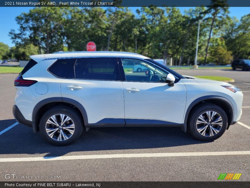 Pearl White Tricoat / Charcoal 2021 Nissan Rogue SV AWD