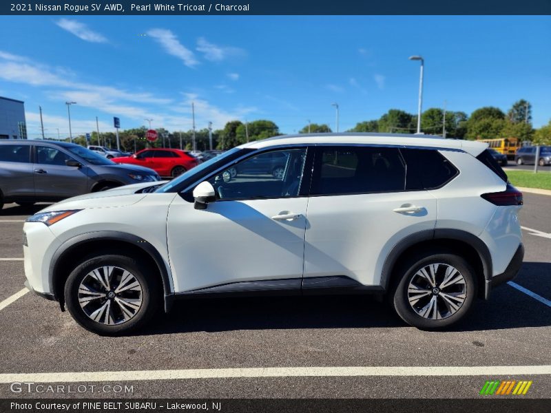 Pearl White Tricoat / Charcoal 2021 Nissan Rogue SV AWD