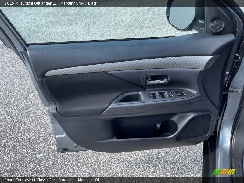 Door Panel of 2015 Outlander ES