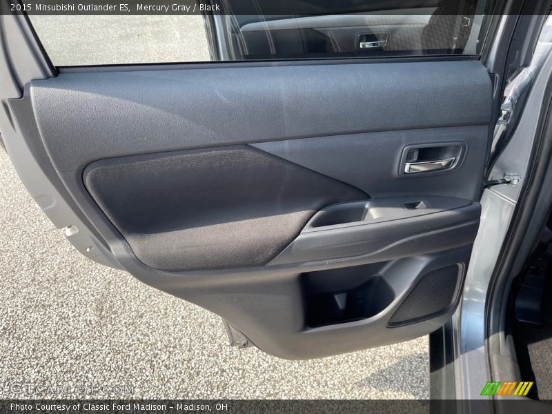 Door Panel of 2015 Outlander ES