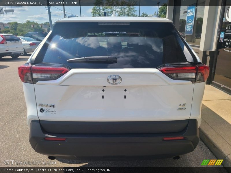 Super White / Black 2019 Toyota RAV4 LE