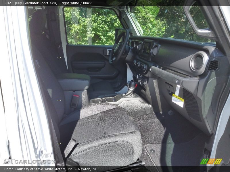 Bright White / Black 2022 Jeep Gladiator Sport 4x4