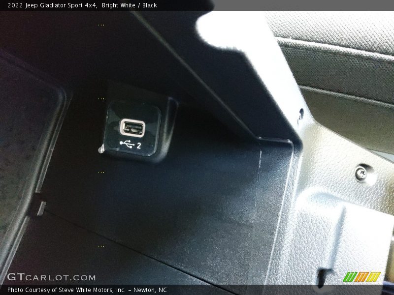 Bright White / Black 2022 Jeep Gladiator Sport 4x4