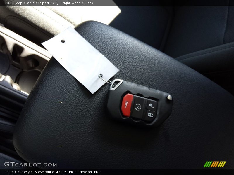 Bright White / Black 2022 Jeep Gladiator Sport 4x4