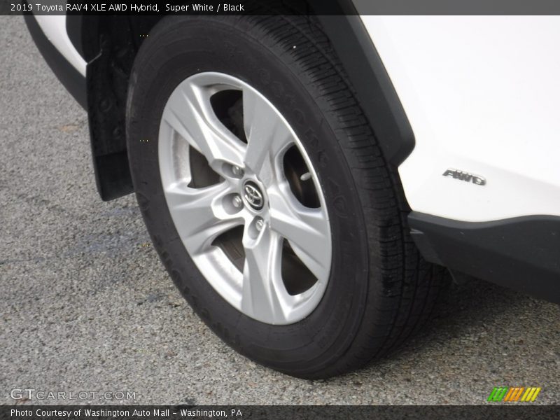 Super White / Black 2019 Toyota RAV4 XLE AWD Hybrid