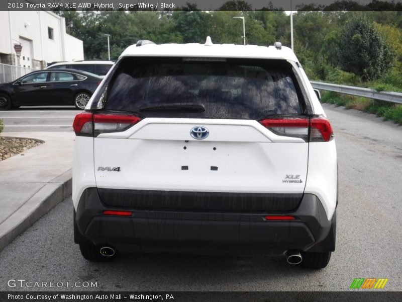 Super White / Black 2019 Toyota RAV4 XLE AWD Hybrid