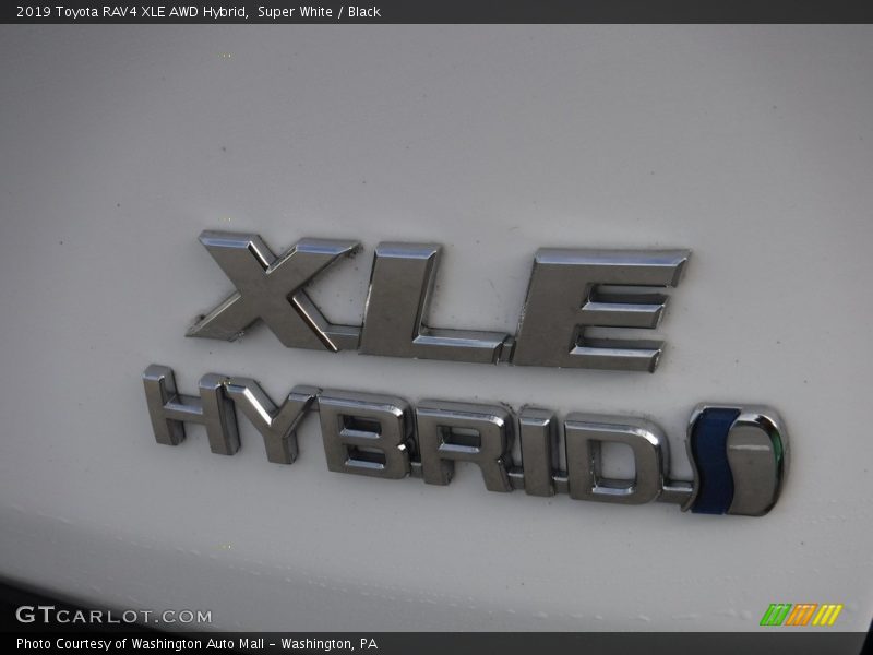 Super White / Black 2019 Toyota RAV4 XLE AWD Hybrid