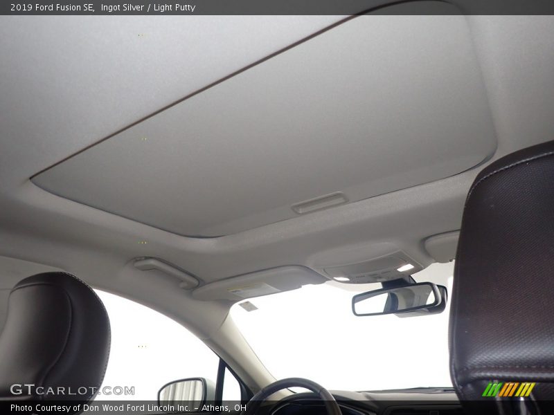 Ingot Silver / Light Putty 2019 Ford Fusion SE