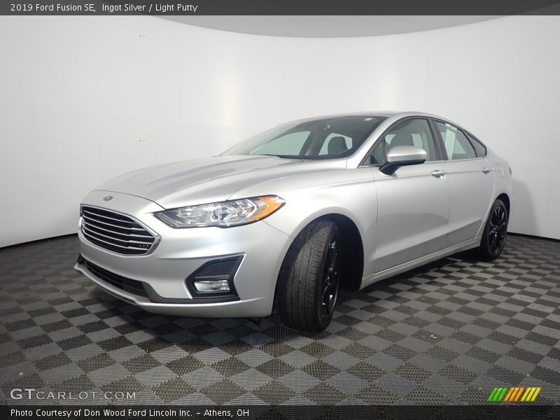 Ingot Silver / Light Putty 2019 Ford Fusion SE