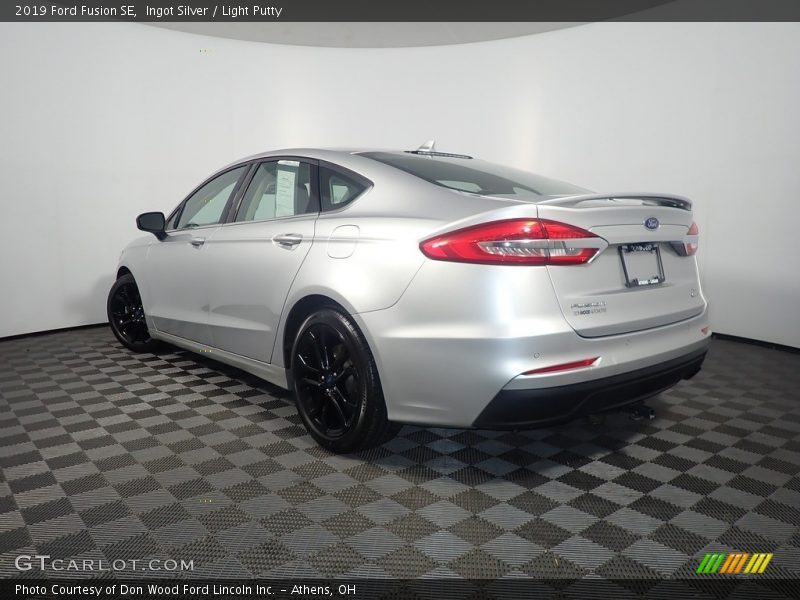 Ingot Silver / Light Putty 2019 Ford Fusion SE