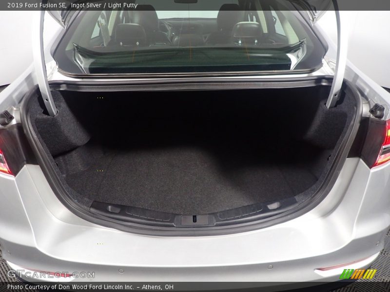 Ingot Silver / Light Putty 2019 Ford Fusion SE
