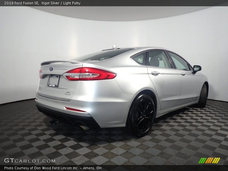 Ingot Silver / Light Putty 2019 Ford Fusion SE
