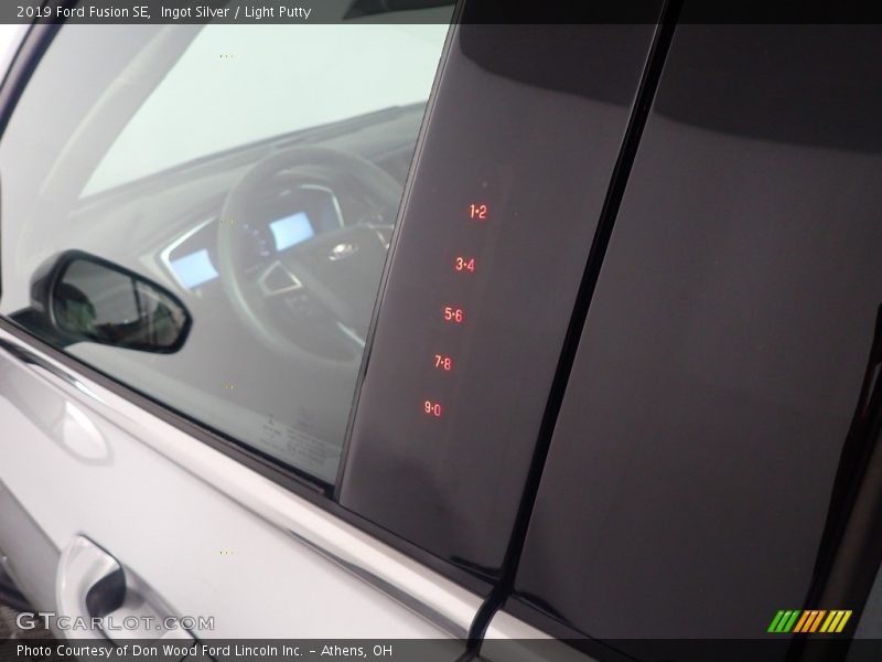 Ingot Silver / Light Putty 2019 Ford Fusion SE