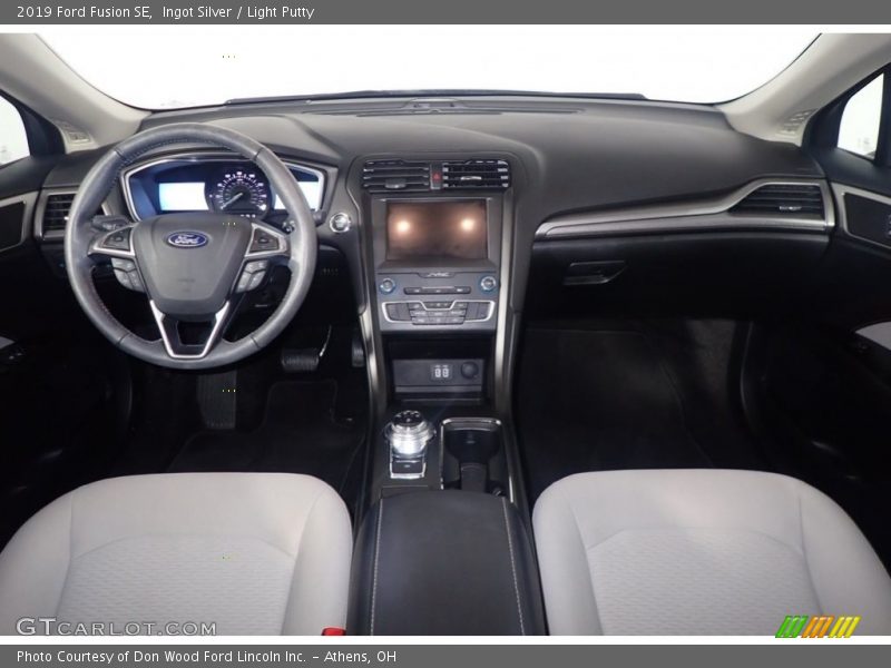 Ingot Silver / Light Putty 2019 Ford Fusion SE