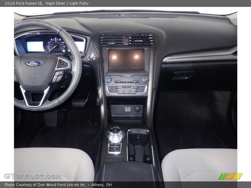 Ingot Silver / Light Putty 2019 Ford Fusion SE