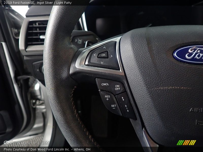 Ingot Silver / Light Putty 2019 Ford Fusion SE