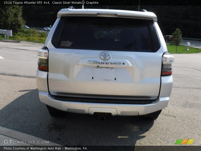 Classic Silver Metallic / Graphite 2019 Toyota 4Runner SR5 4x4