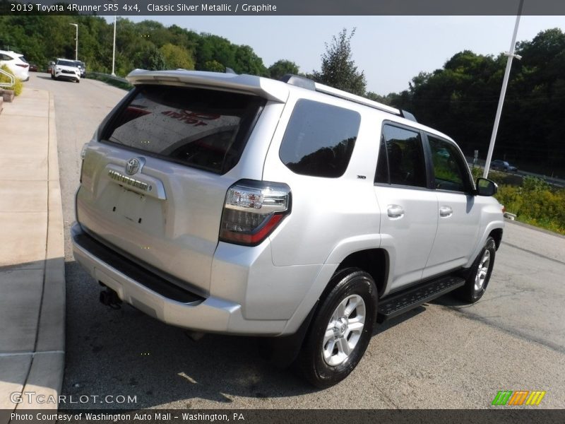 Classic Silver Metallic / Graphite 2019 Toyota 4Runner SR5 4x4