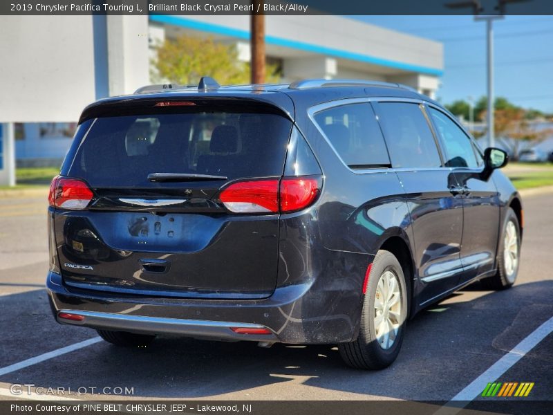 Brilliant Black Crystal Pearl / Black/Alloy 2019 Chrysler Pacifica Touring L