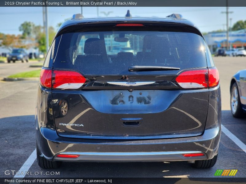 Brilliant Black Crystal Pearl / Black/Alloy 2019 Chrysler Pacifica Touring L