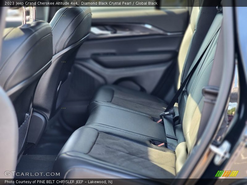 Diamond Black Crystal Pearl / Global Black 2023 Jeep Grand Cherokee Altitude 4x4