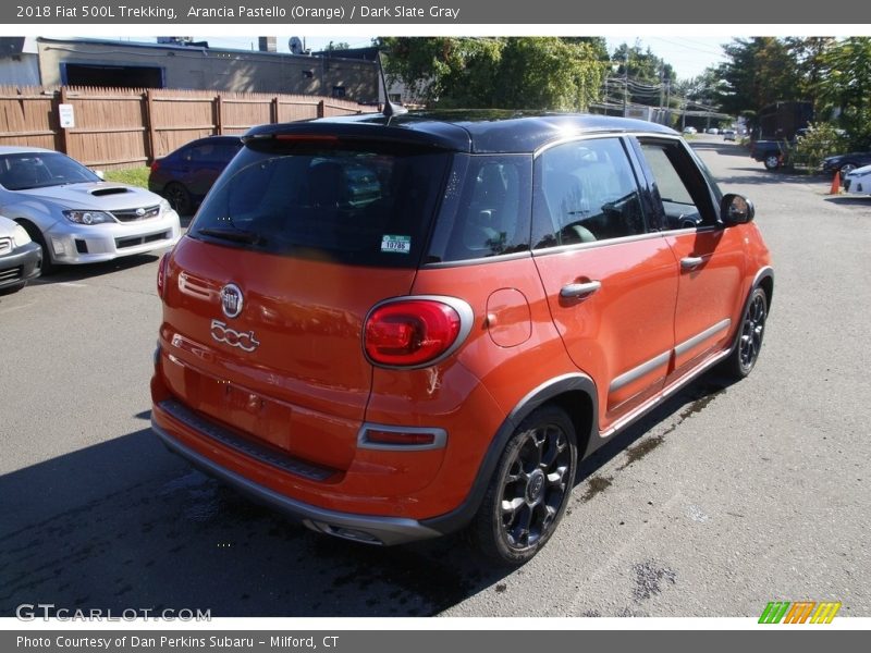 Arancia Pastello (Orange) / Dark Slate Gray 2018 Fiat 500L Trekking