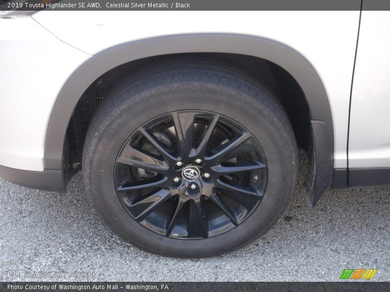 Celestial Silver Metallic / Black 2019 Toyota Highlander SE AWD